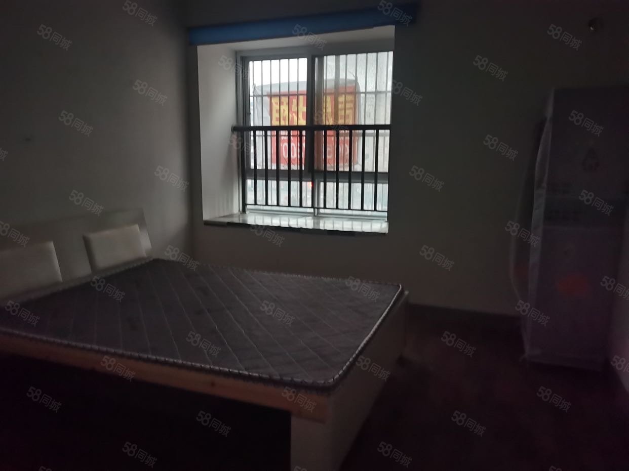 锦谯名苑3室2厅1卫119㎡南40万