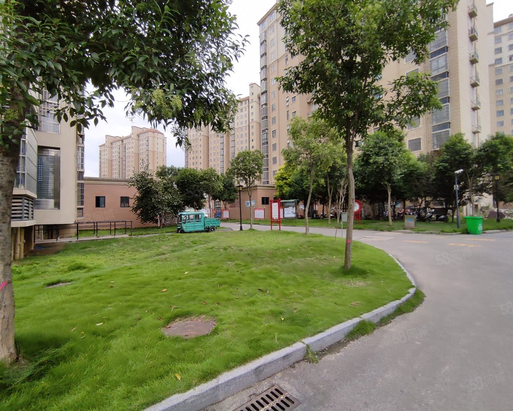 安居苑西区界首