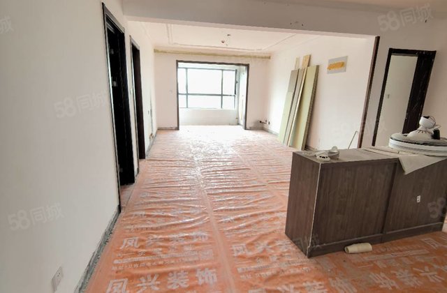 一梯一户，滨湖新城三叶草双阳台带车位地下室免大税莲湖新城
