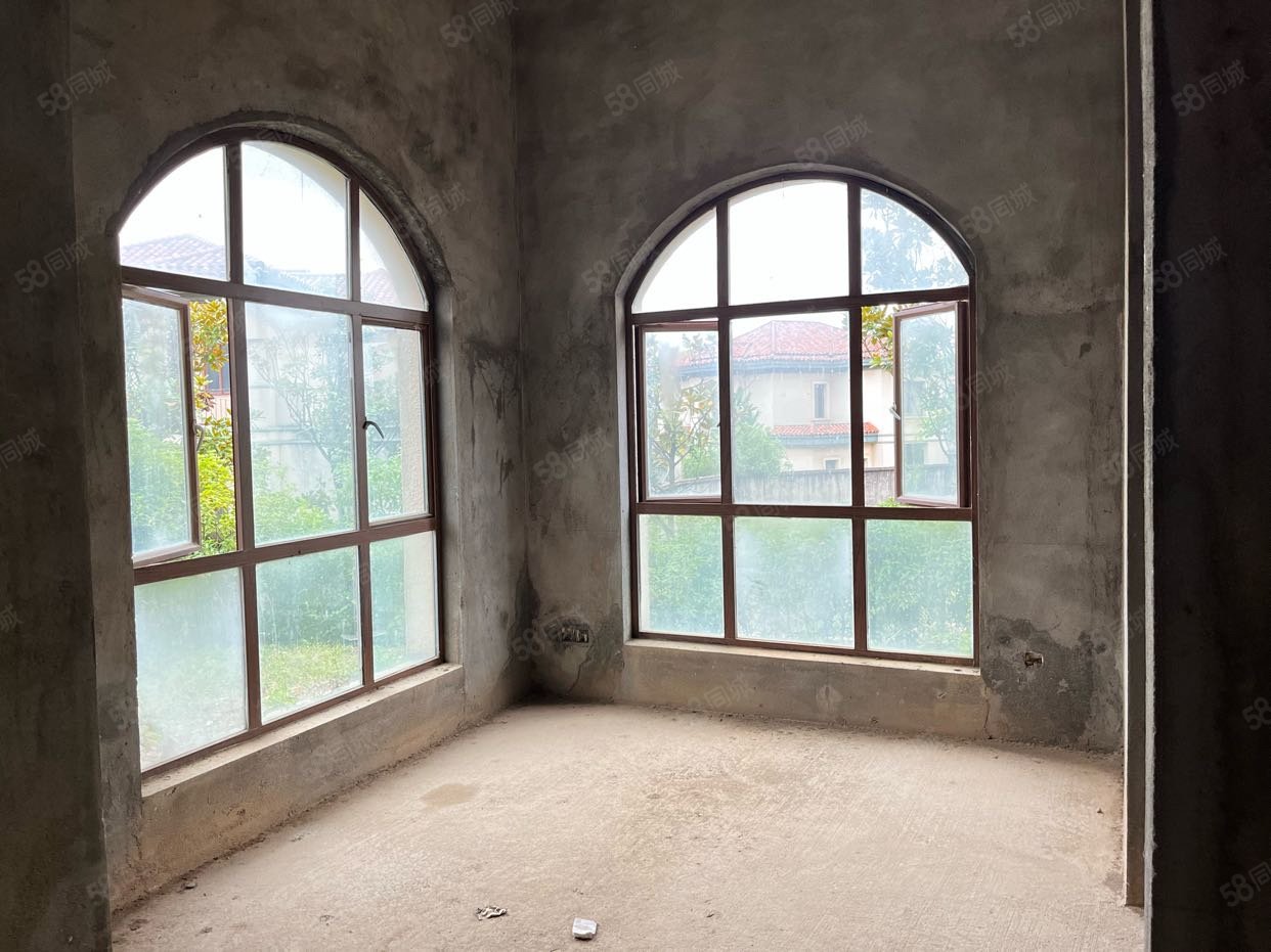 仙湖别墅6室2厅3卫288.33㎡南99.98万