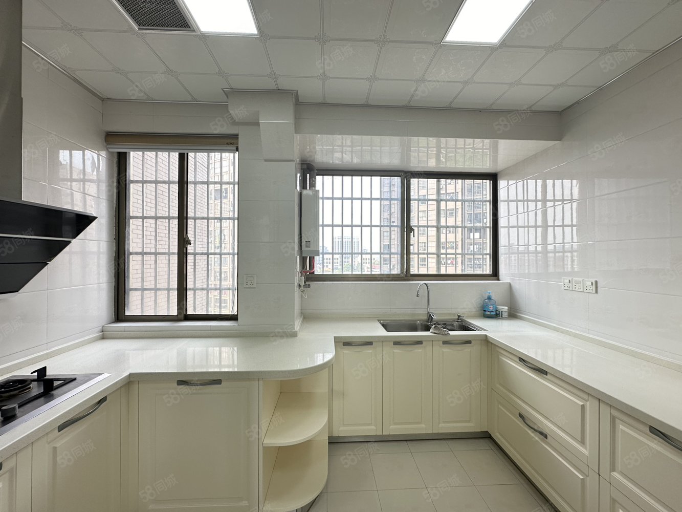 华鼎中央城3室2厅2卫125㎡南北81万