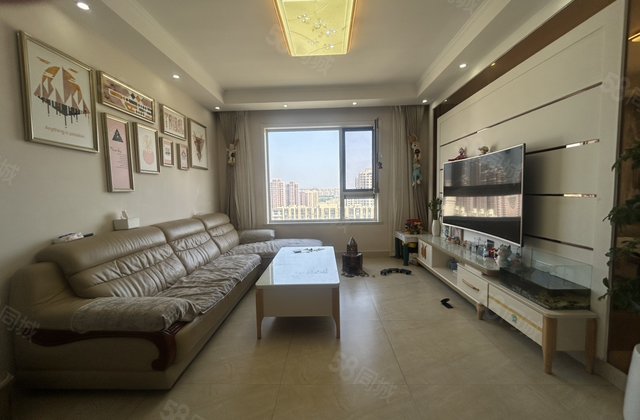 昌润莲城北区99万买3室2厅2卫精装修中间楼层莲湖湾