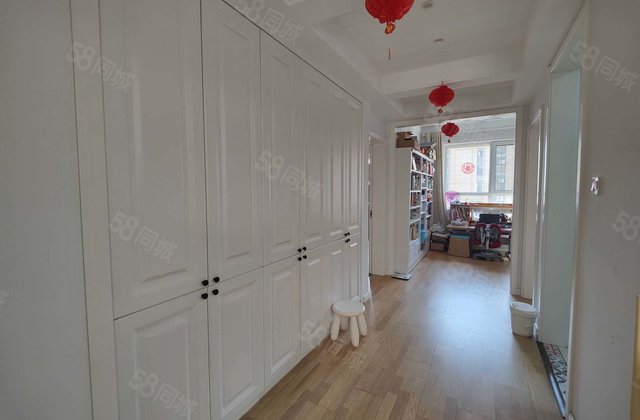 建设路亿丰超市 水晶丽城东区 精装三室带车位带储 诚心出售