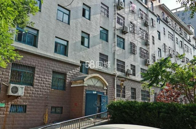 锦绣花园3室2厅1卫带地下室一梯两户高性价比价格可谈