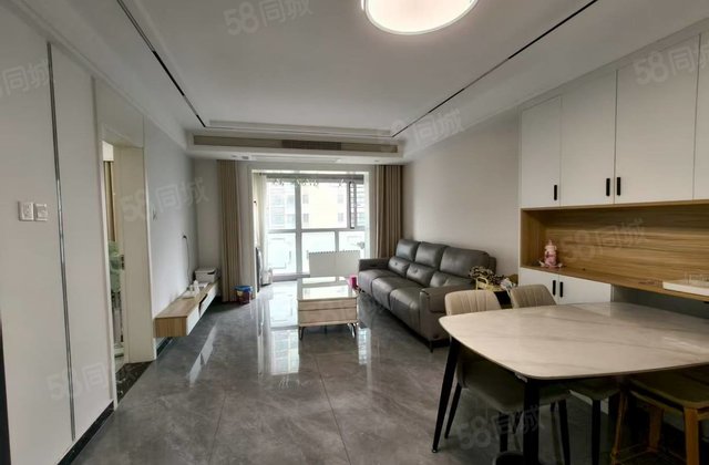 文轩本部 龙湾商品房，靠近东门 精装两室 好楼层