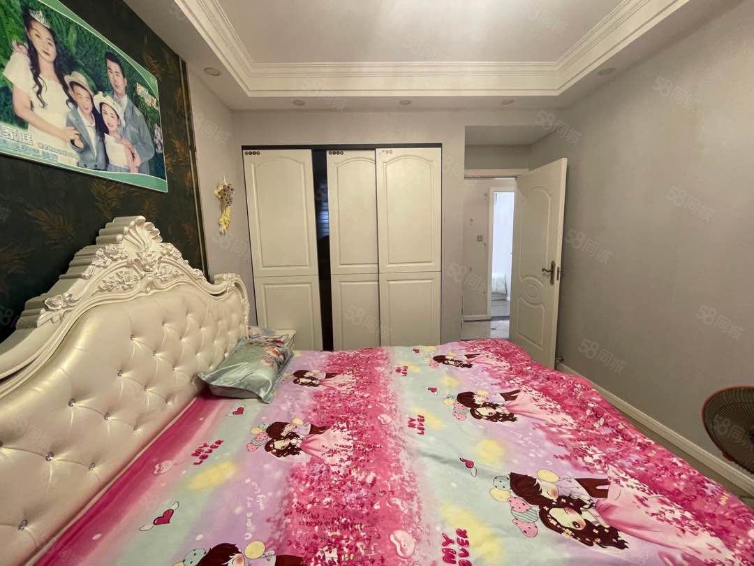 翰林珑城3室2厅1卫110㎡南北64万