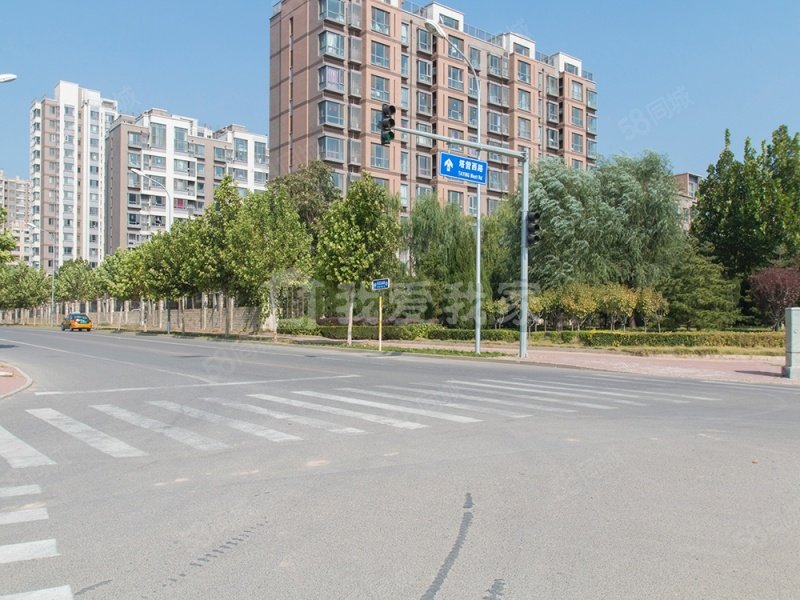 八通线管庄站,远洋一方花语苑,南北通透三居室.