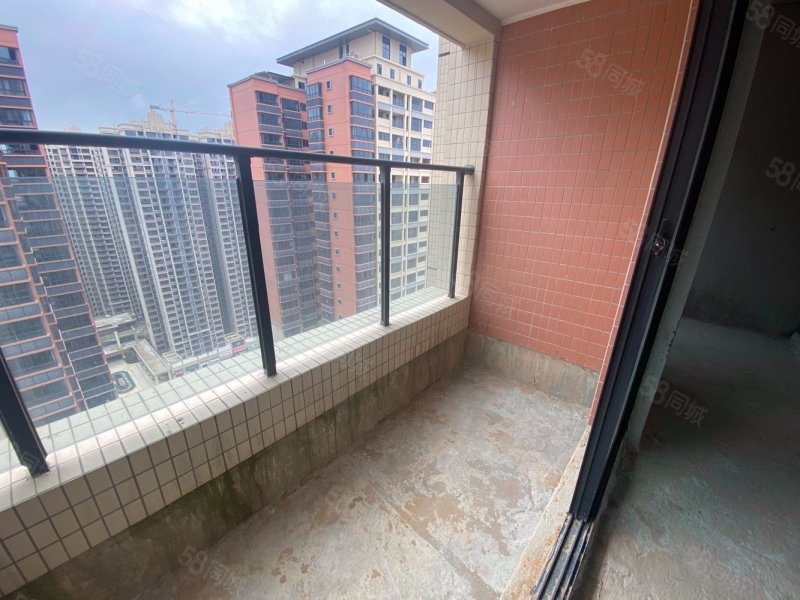 湖景华府4室2厅2卫122㎡南57.5万