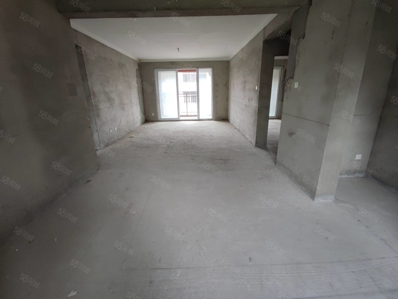 金大地时代公馆3室2厅2卫126㎡南北80万