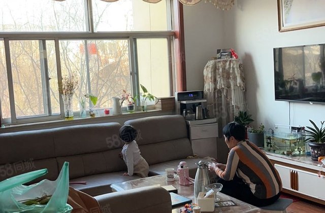 畜产小区三楼无公摊南北通透精装修近医院近  送地下室房东直卖