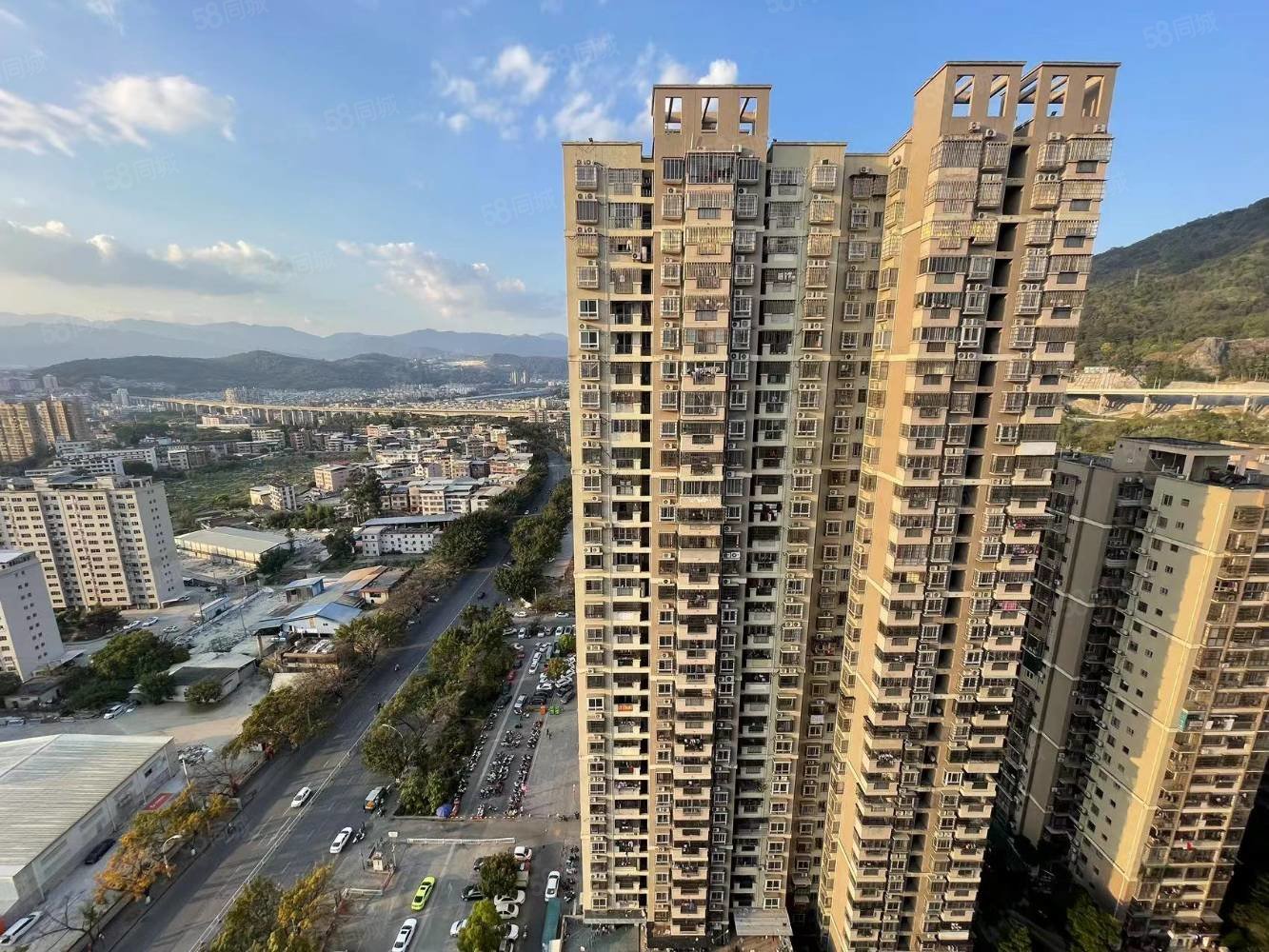 东岳花园2室2厅1卫68.31㎡南北66.8万