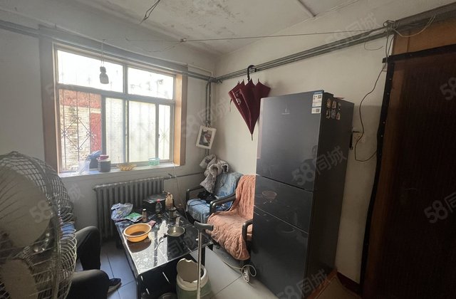 公园东门 一楼带院 活塞环家属院 看房方便