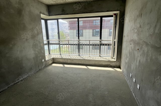 贡吉林小区3室1厅121.76㎡64万二手房图片