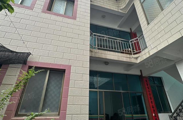 河畔小区4室2厅210㎡135万二手房图片