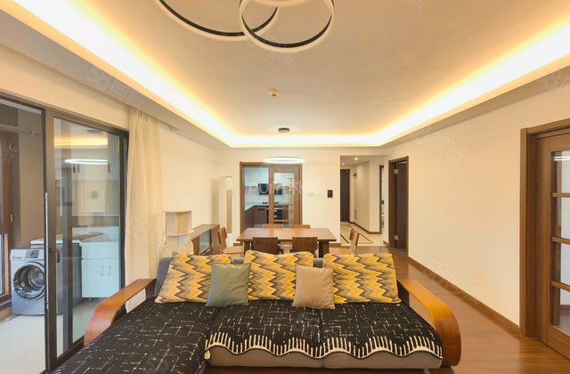 万科里金域国际(一二期)4室2厅140.41㎡258万二手房图片