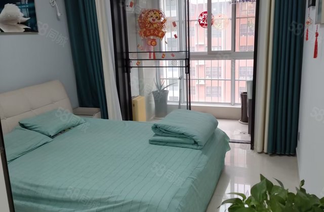 房东诚心卖 豪华精装 有车位，带全屋装修家具家电