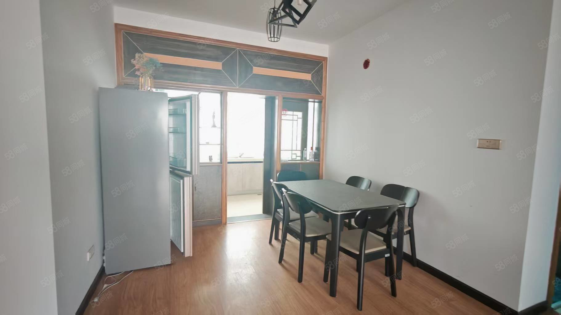 司法局家属区4室2厅2卫155.75㎡南北64万