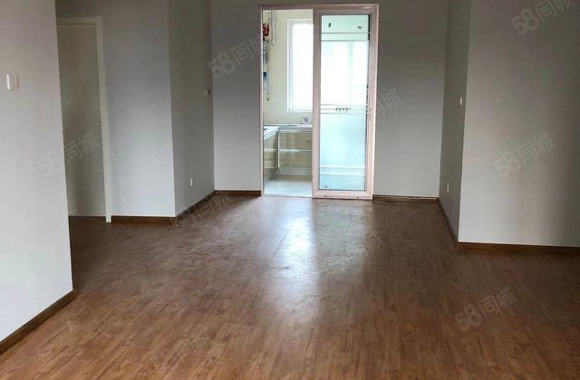 诚信出售电梯房双卫三居诚意出送地下室房东直卖满五无车位