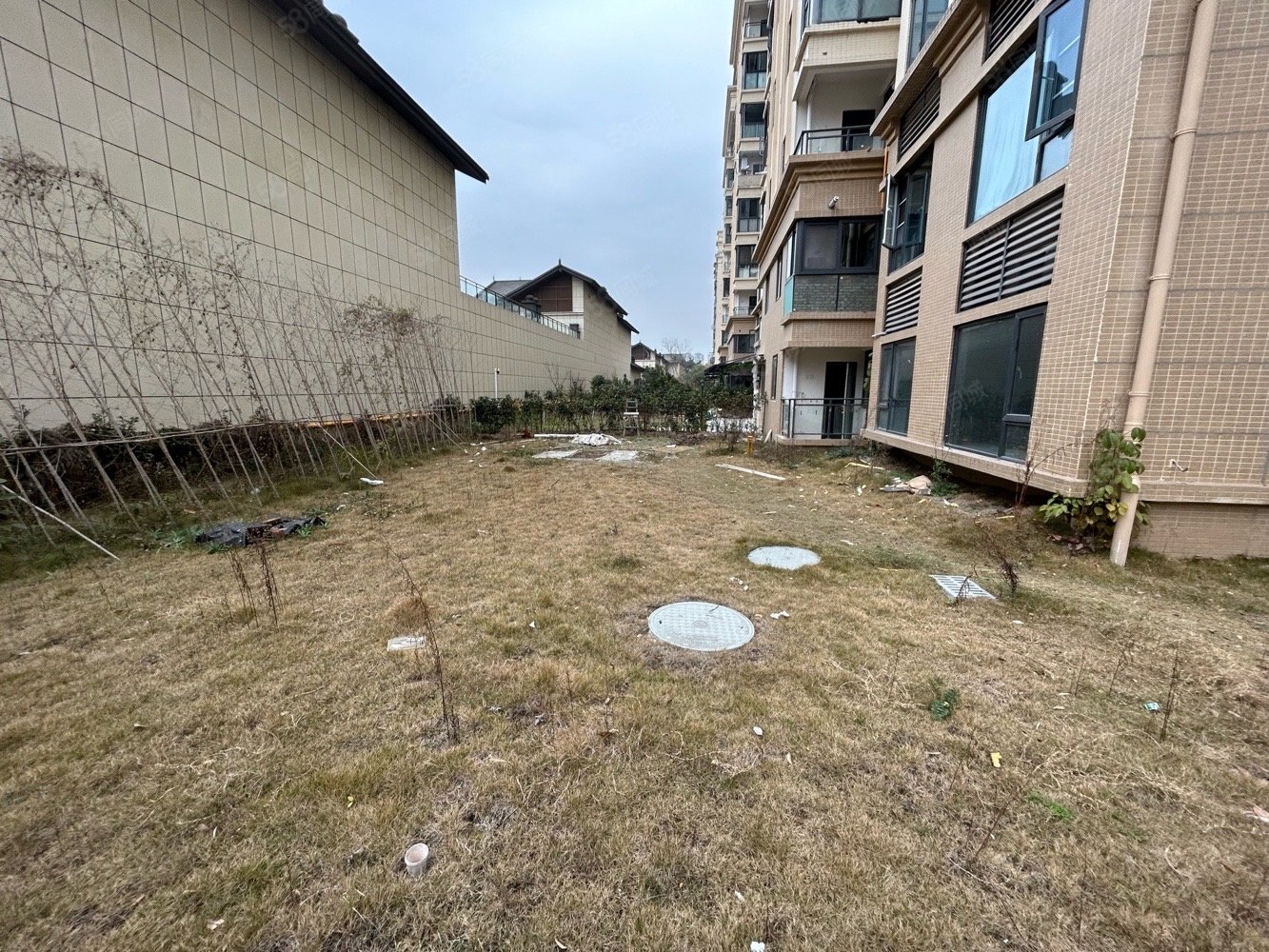 一楼端户带100平方花园带120平方地下室带车位,置信丽府-遂宁58同城