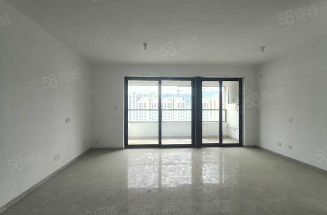 走一手！凤凰楼层，带车位储，三叶草户型餐客一体，南北通透！