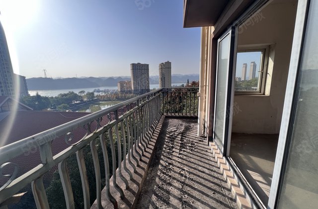 中铁龙盘湖世纪山水(公寓住宅)3室2厅126㎡58万二手房图片