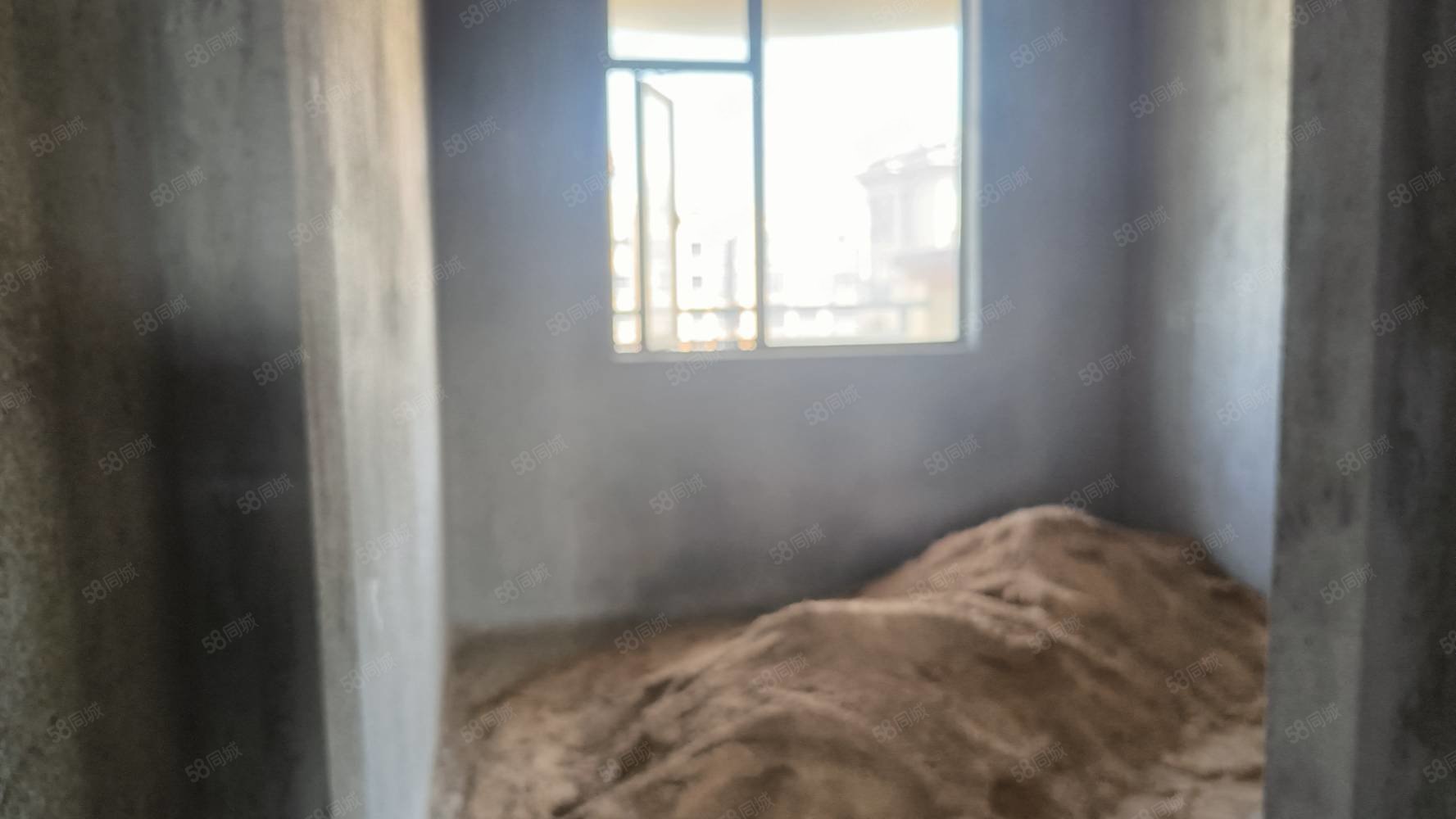 滨江御府3室2厅2卫124.5㎡南北55万