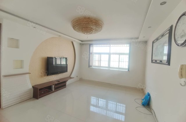 出售 汽车总站东临 亿丰超市附近 边户 送储藏室 精装修三室