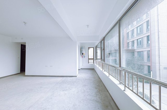 和鸣大观三室两厅双卫房南北通透带有车位储藏室有钥匙随时可看房