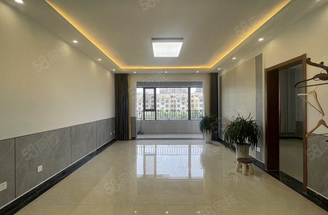 闸口东 河东   文轩八中 东关国际大平层 带储藏室 有钥匙