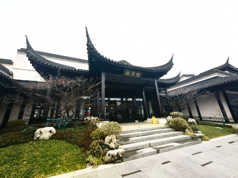 独栋!内独栋!直联系融创揽月府四期!4面大花园!带4个车位!