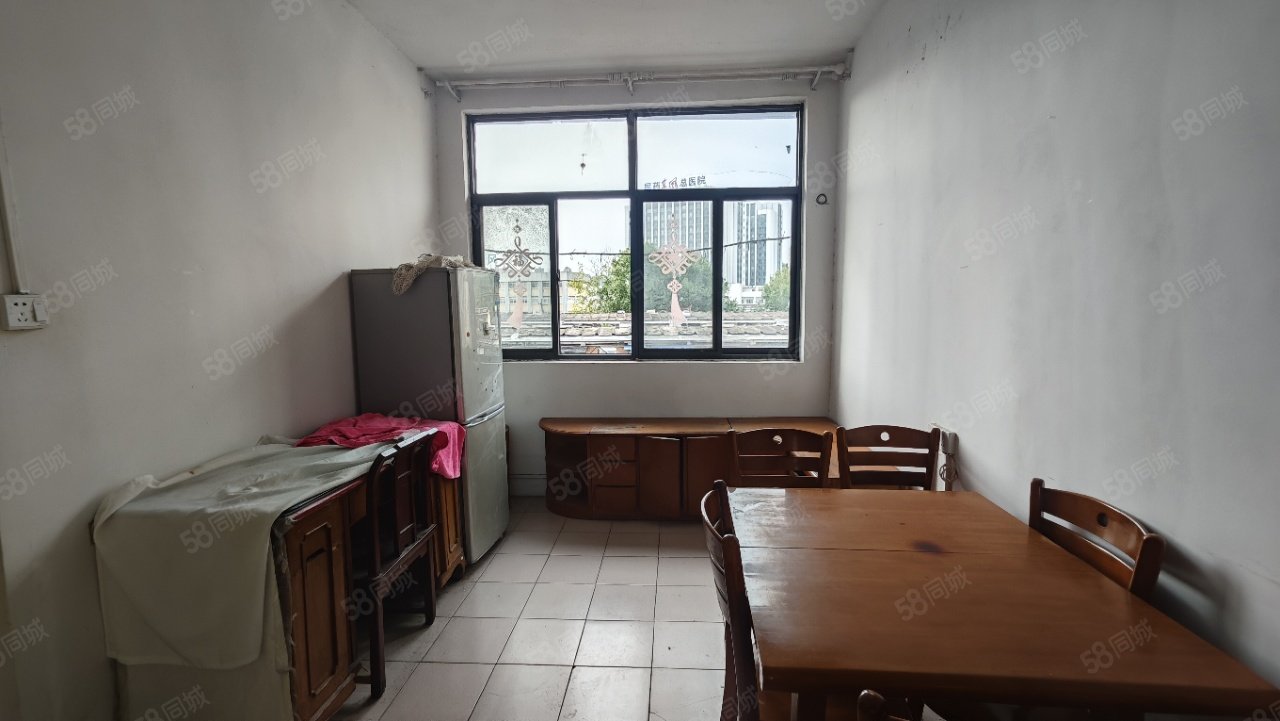 沿河小区2室2厅1卫50㎡南北17万