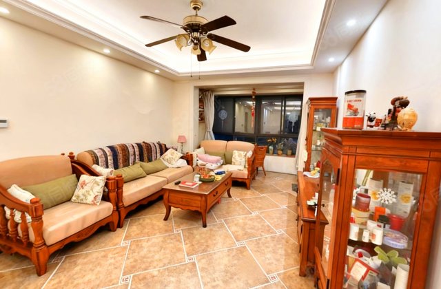 保利金香槟3室2厅113.81㎡196万二手房图片