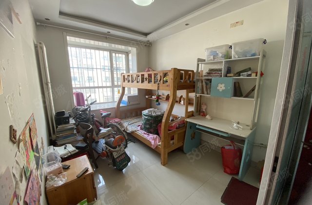 市医院附近 和馨园 电梯好楼层 3室1厅 有储 看房有钥匙