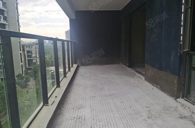 万达光屿湖4室2厅142㎡45万二手房图片