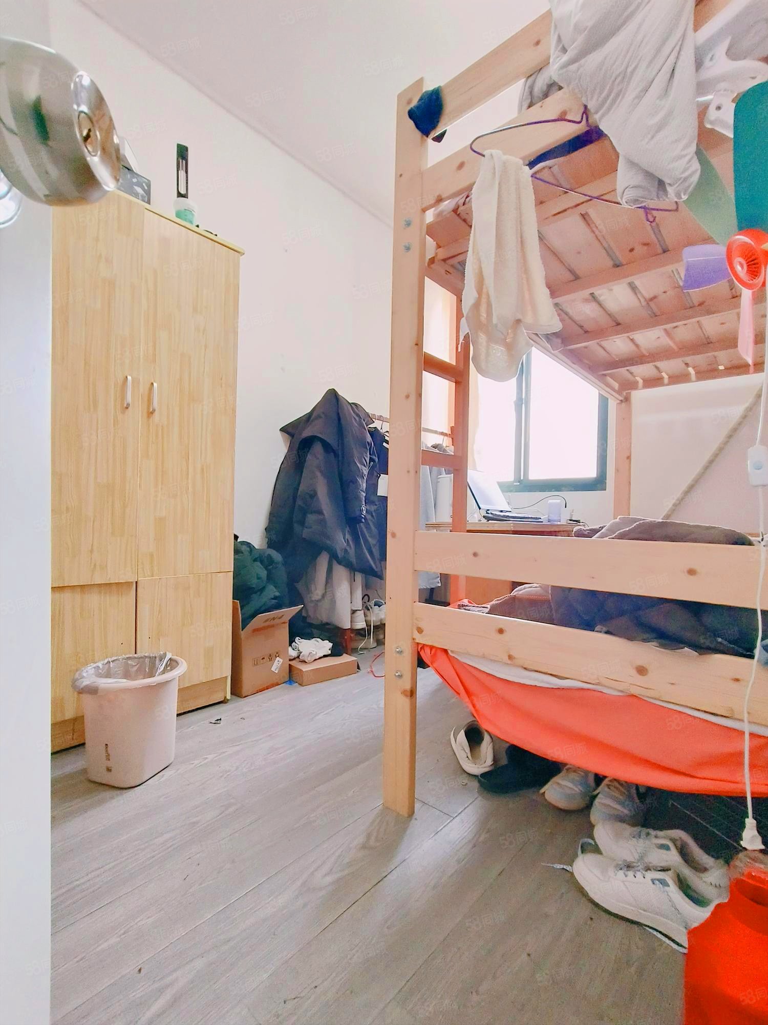 杰士德旁红杨花园三房出售,周边生活配套齐全