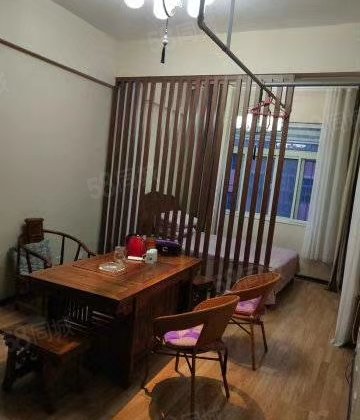 育新苑 临东昌路公寓，金鼎商圈，市委对门，4层共6层，电梯