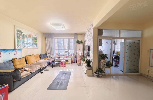 小区新 小三房 南北通透 带电梯 高楼层视野无遮挡 精装修