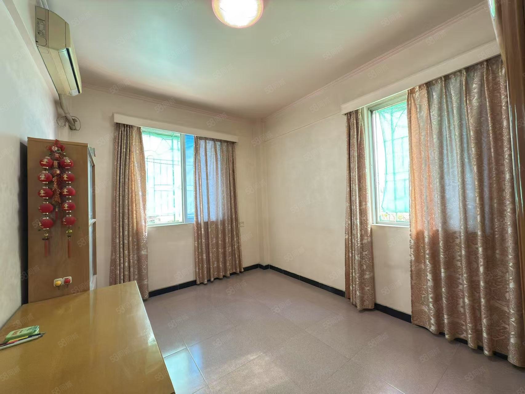 西荣路小区3室2厅2卫110㎡南北40万