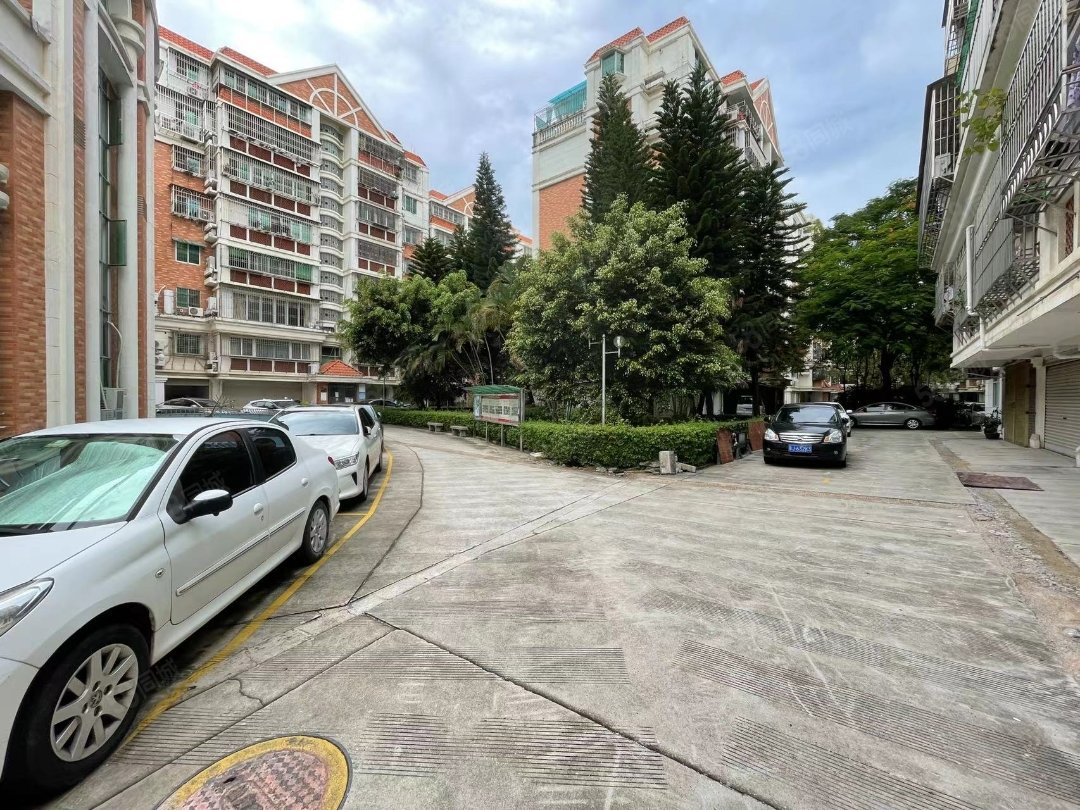 中信海滨花园5室2厅4卫294.36㎡东南279万