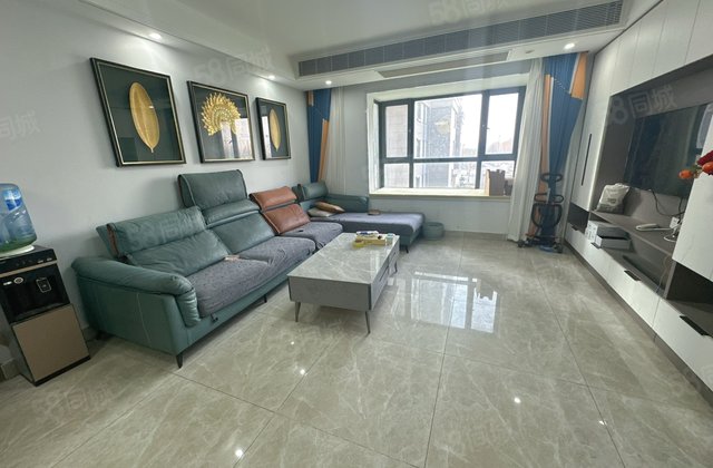 莲湖新城 精装修 带车位 三室两卫边户 采光好 房东急售