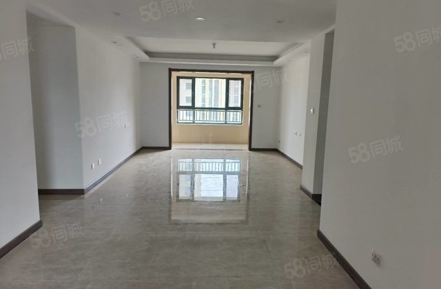 独梯独户,四居室,精装未住,送车位储藏室。双阳台双卫莲湖新城