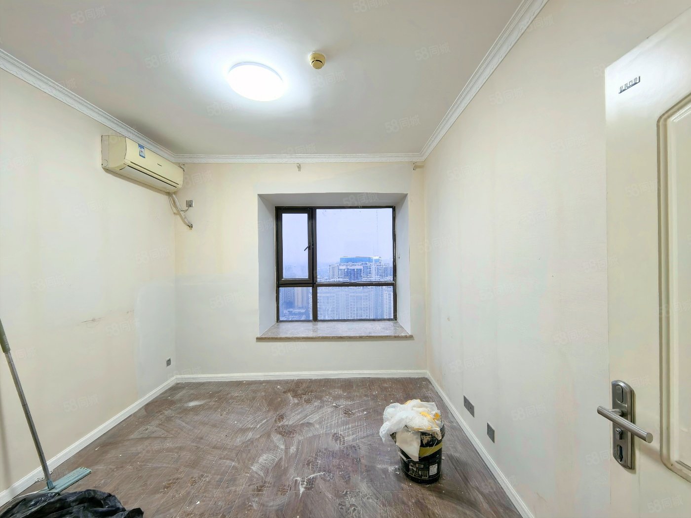 世豪广场天府豪庭4室2厅2卫127㎡北280万