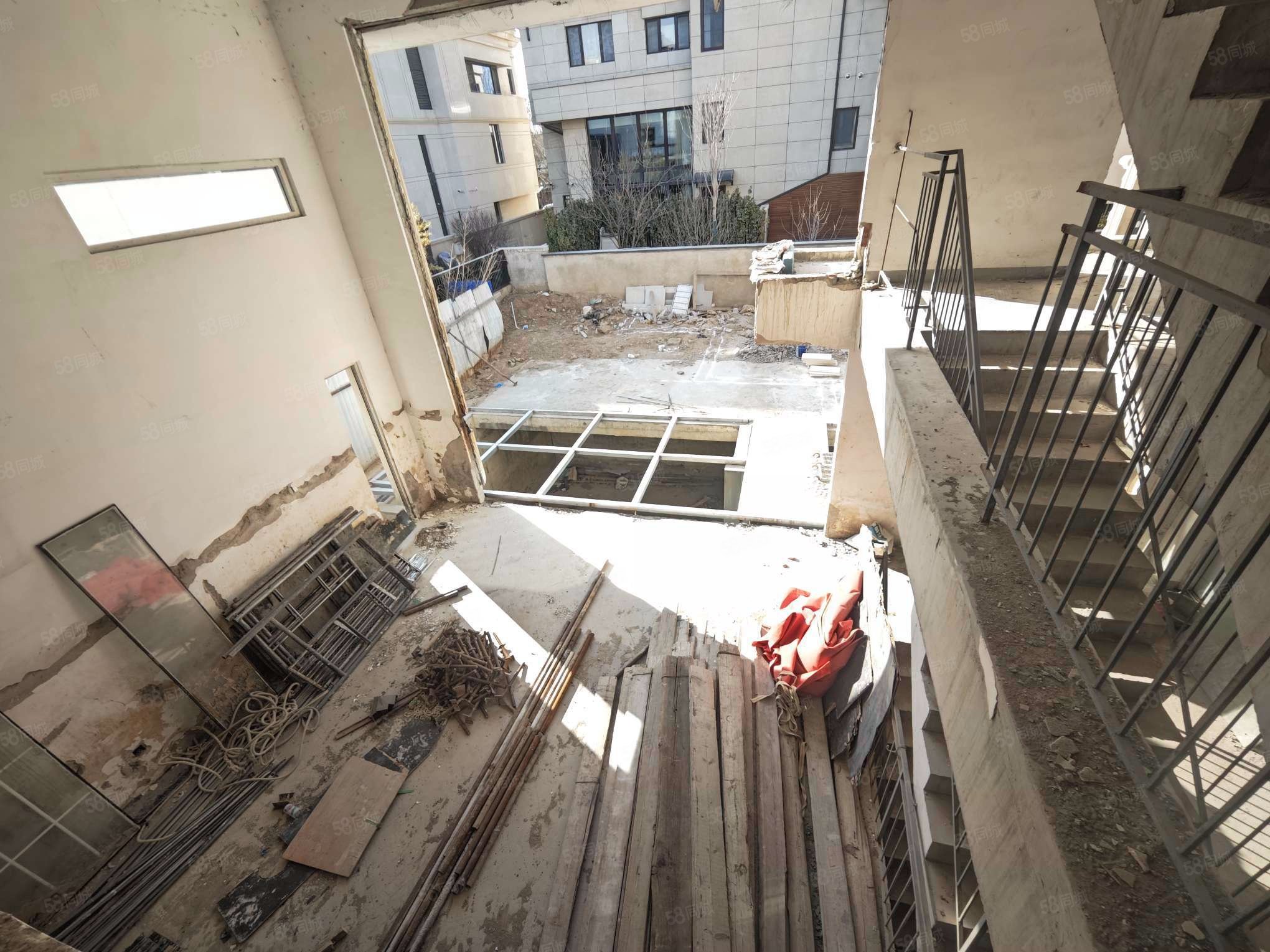 澳景園5室3廳5衛(wèi)435.57㎡南北1690萬