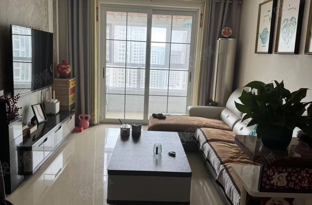 新出 精装好楼层 阿卡六期隔三室户型 50多万 随时看房