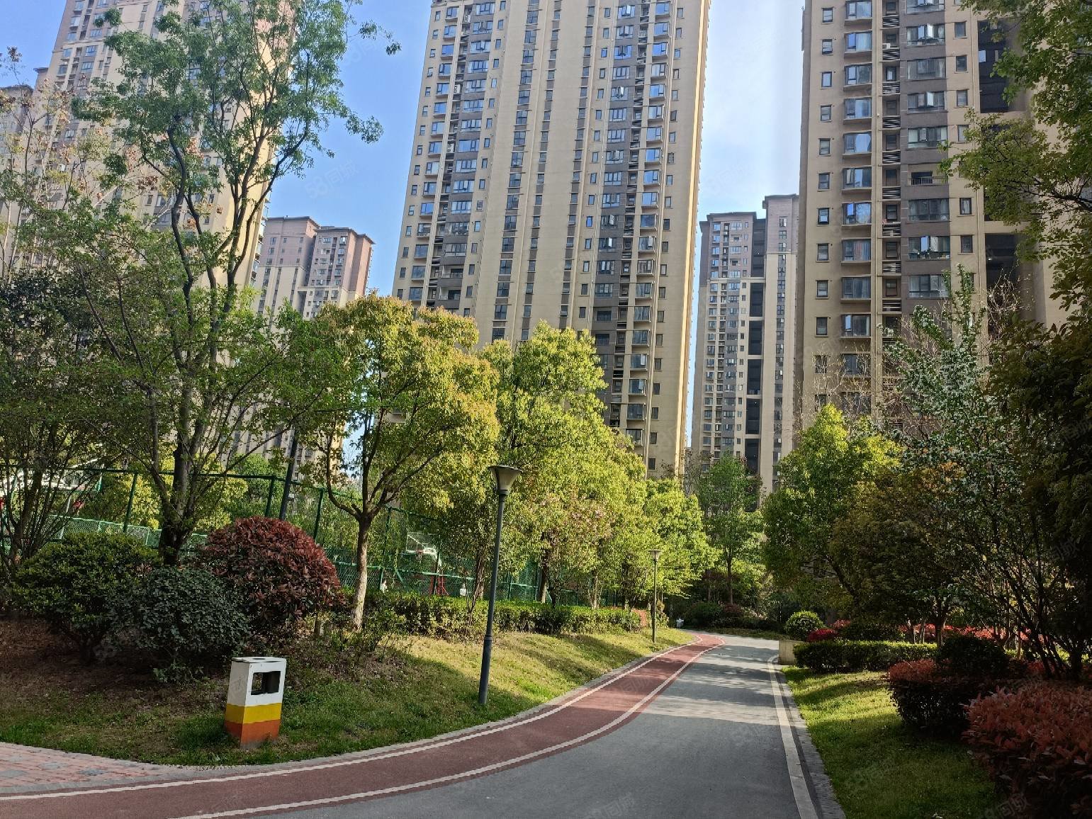 满五住房精装修南北通透89平绿地香缇公馆居家自