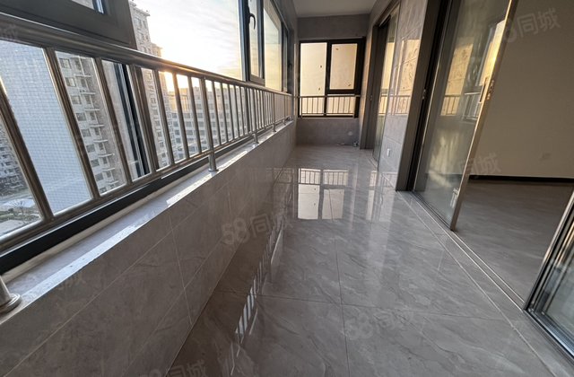 区政府，明康康盛园，122平三室两卫，车储中层采光好，有证