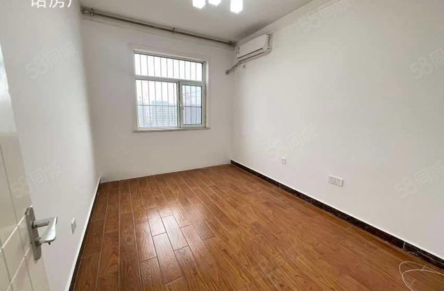 近医院 刚需小三居 南北通透 精装好房 高楼层视野无遮挡