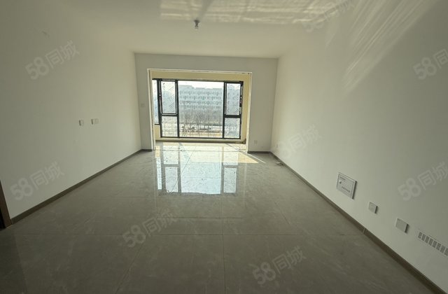 新区政府玖玺北区   实验旁  西边户带车位储藏室