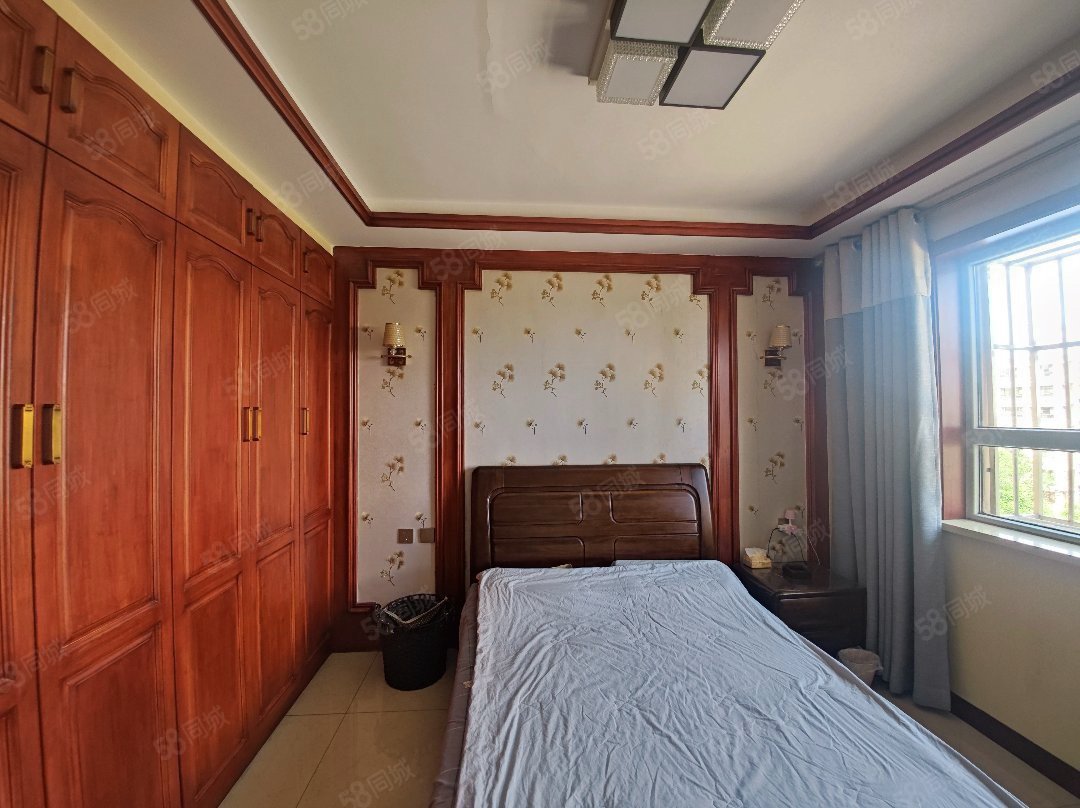 青湖铭城3室2厅2卫150㎡南北65万