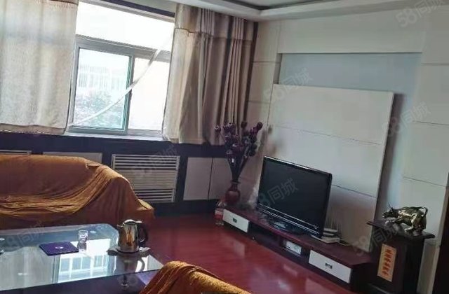 颐馨园 精装修二楼 三室朝阳 带车库 阳面车库